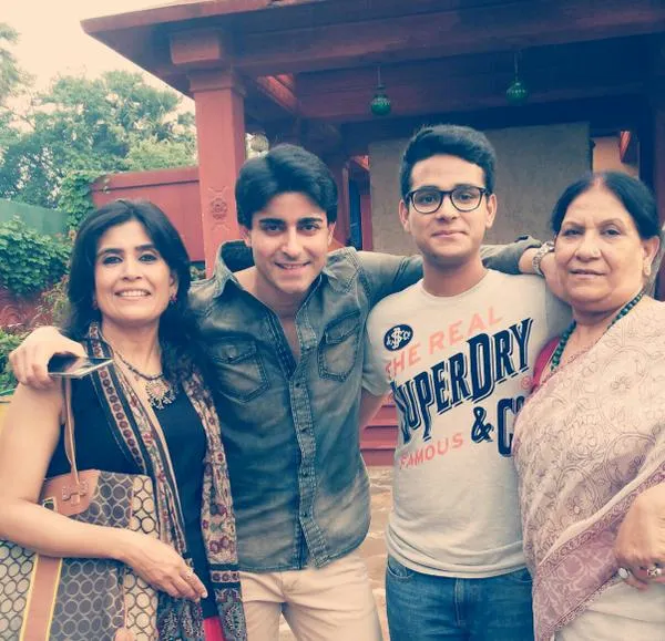 Ini dia dukungan keluarga untuk Gautam Rode @twitter.com/gautam_rode