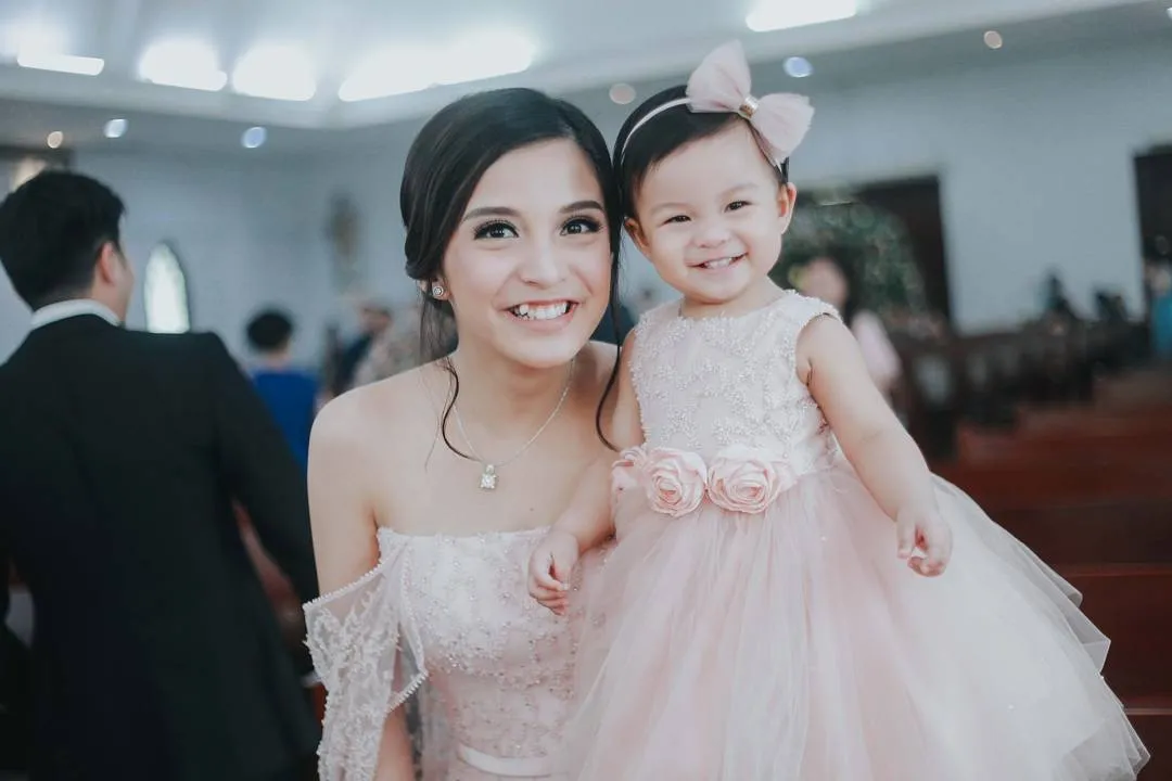 Penampilan kompak Chelsea Olivia dan Baby Nastusha pakai gaun. Credit: via instagram.com/chelseaoliviaa