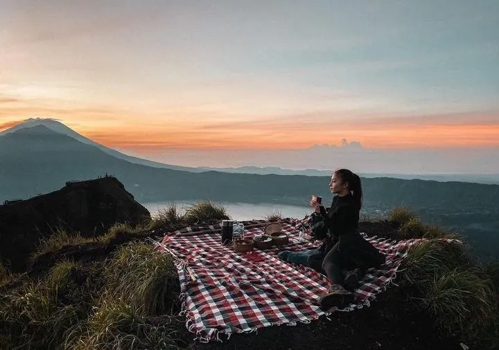 Potret Travelling Nikita Willy ke Gunung Batur, Bali / Credit Foto: instagram.com/nikitawillyofficial94
