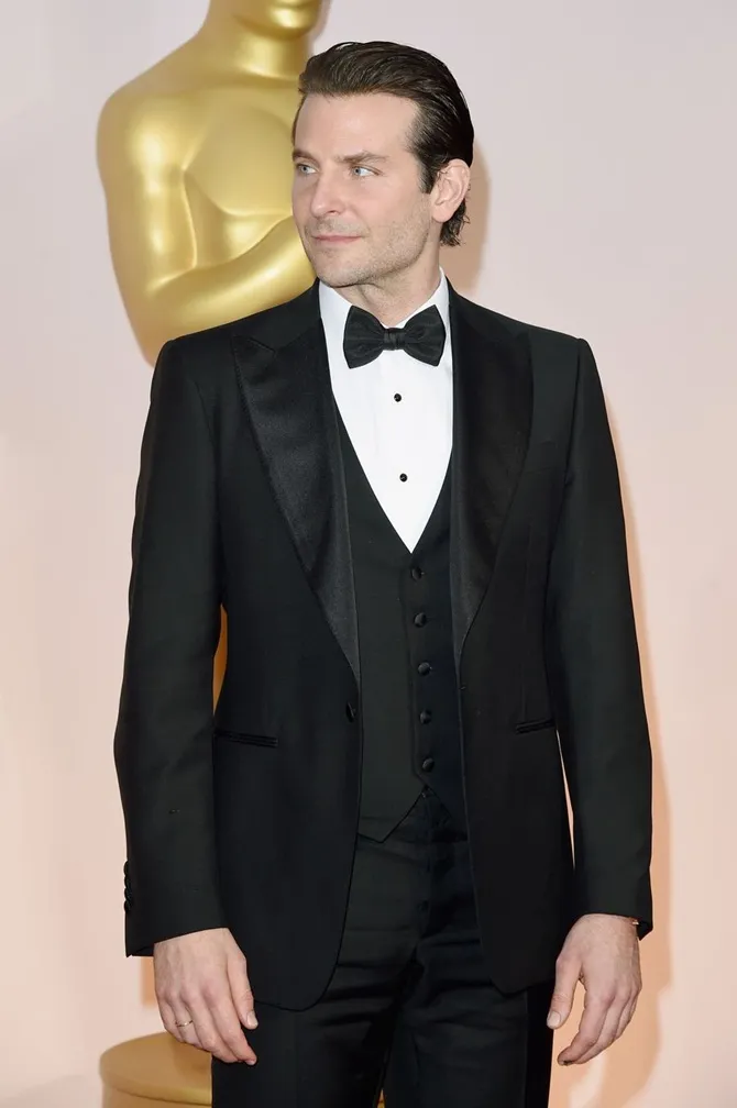 Bradley Cooper beradu akting dengan penyanyi Lady Gaga dalam film A STAR IS BORN (credit : AFP)