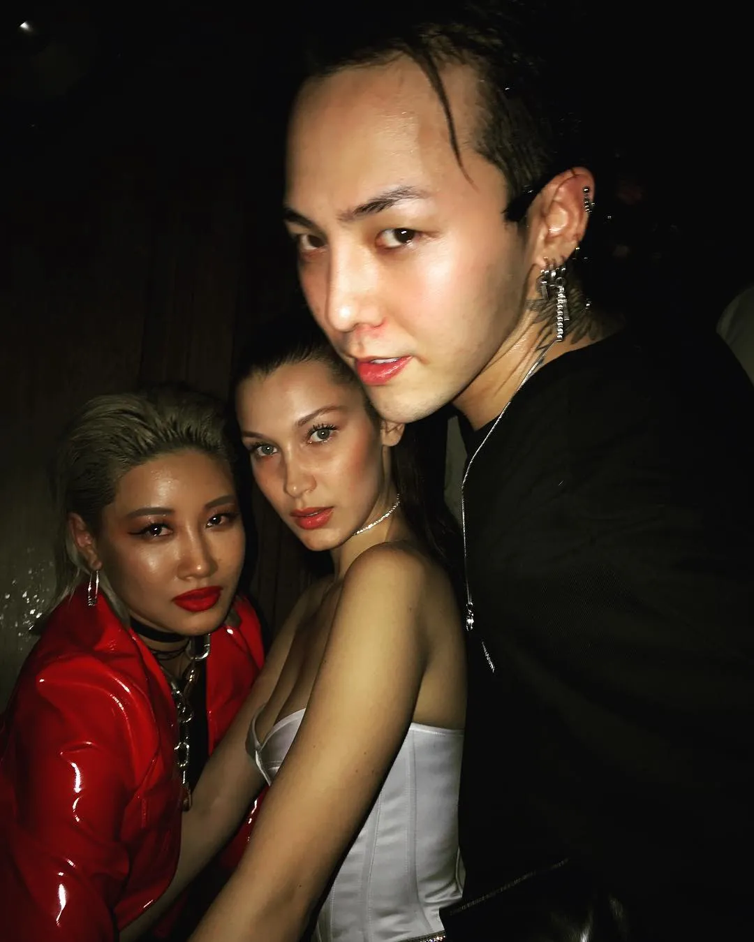 Bella dan GD, jadi teman setelah pemotretan bareng © instagram.com/xxxibgdrgn