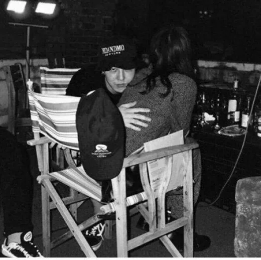 G-Dragon dan wanita yang diduga sebagai Nana Komatsu di akun Instagram tersembunyi leader Big Bang itu. ©allkpop.com