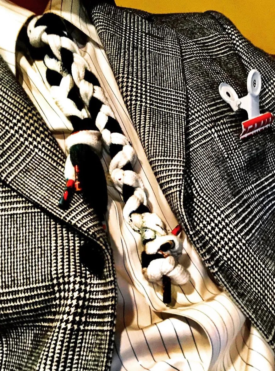 Latest Unique Fashion from G-Dragon Big Bang, Using Shoe Laces as a Tie!