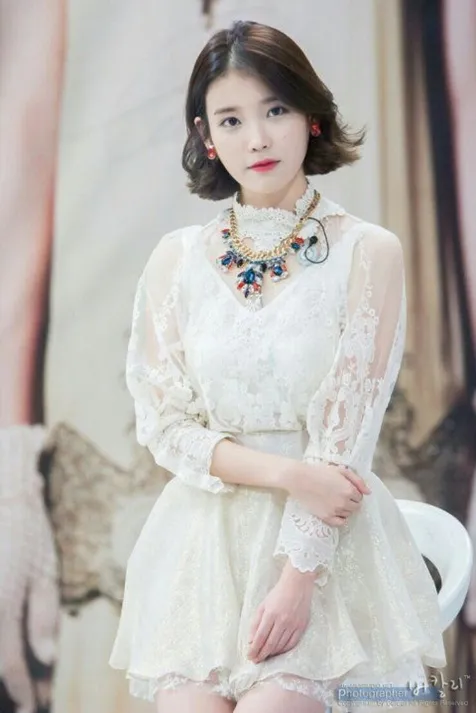 Sedangkan IU dianggap idol top wanita di kalangan idol lainnya, kalian setuju nggak? ©credit as tagged