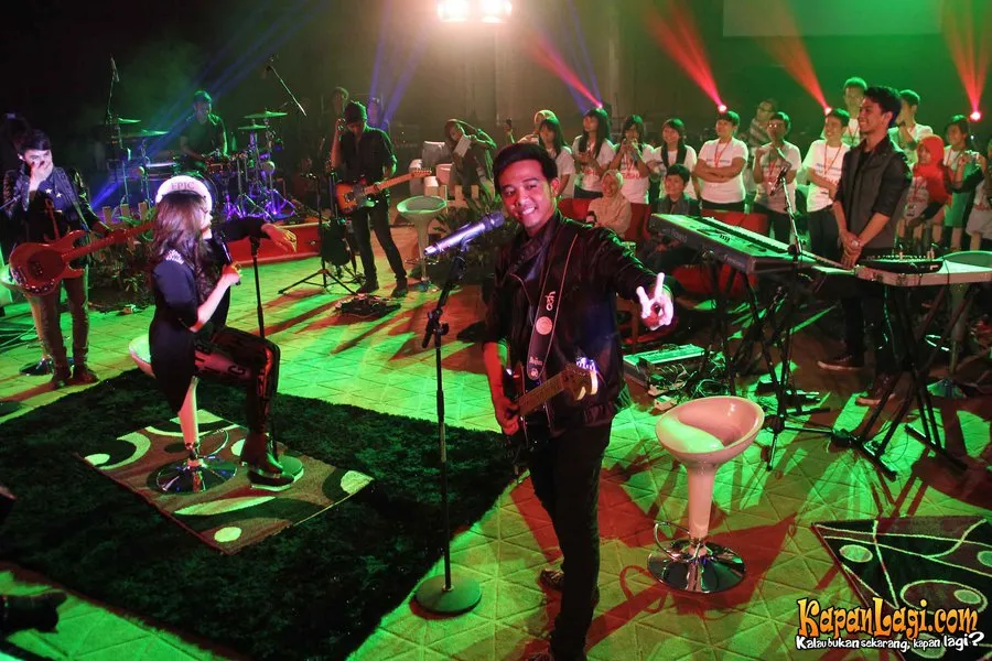 Polisi belum memberi keterangan apakah musisi yang ditangkap adalah Roby Satria, gitaris band Geisha.