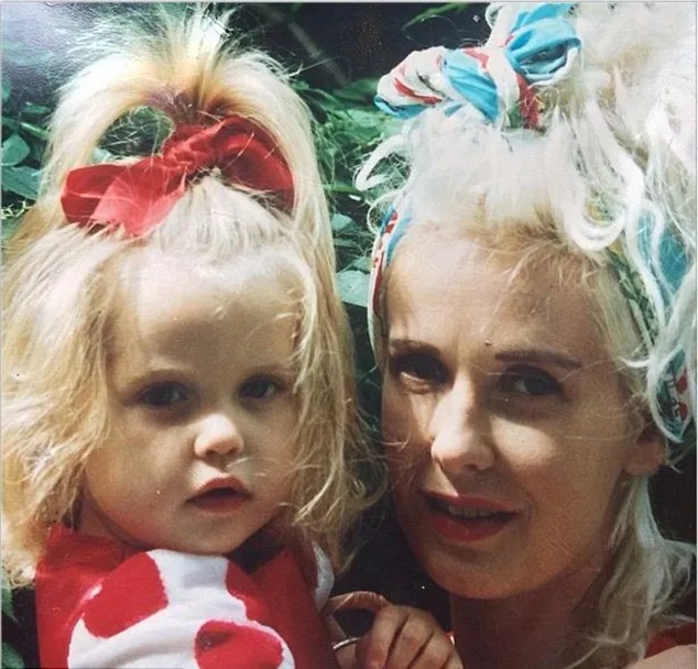 Peaches kecil dan Paula Yates @ Instagram/PeachesGeldof