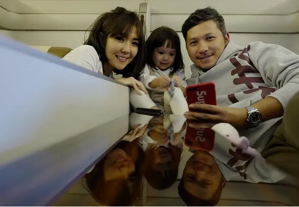 Bersama dengan sang anak, Gading dan Gisel membangun keluarga kecil yang harmonis. /©instagram.com/gadiiing
