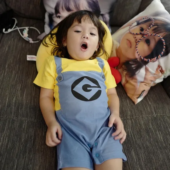 Lucunya Baby Gempi pakai baju karakter Minion. Adorable! /©instagram.com/gadiiing
