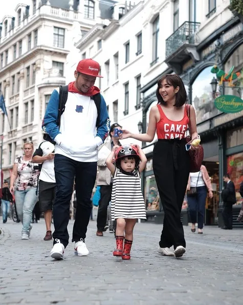 Gading dan Gisel sempat ajak Baby Gempi liburan ke Eropa belum lama ini. /©instagram.com/gisel_la