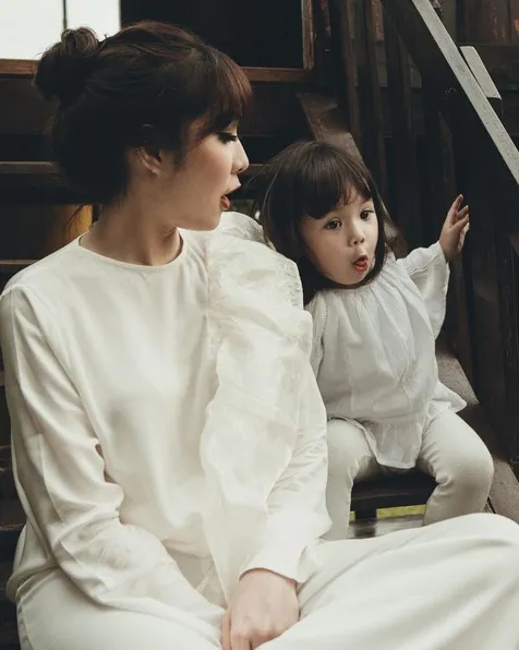 Tak sadar kamera, ini ekspersi kocak dari Gisel dan Gempi. So cute! /©instagram.com/gisel_la