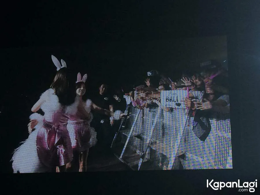 Yoona dan Sunny salami fans @ KapanLagi.com