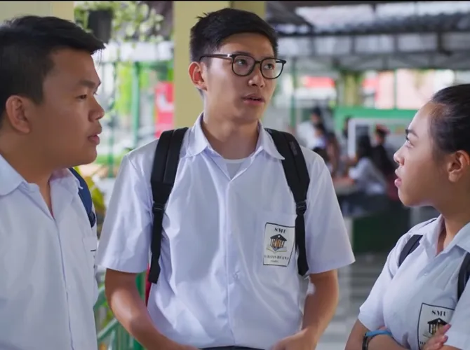 Kevin Anggara berperan sebagai anak SMA yang selalu ingin tahu. (Courtesy of Starvision Plus)