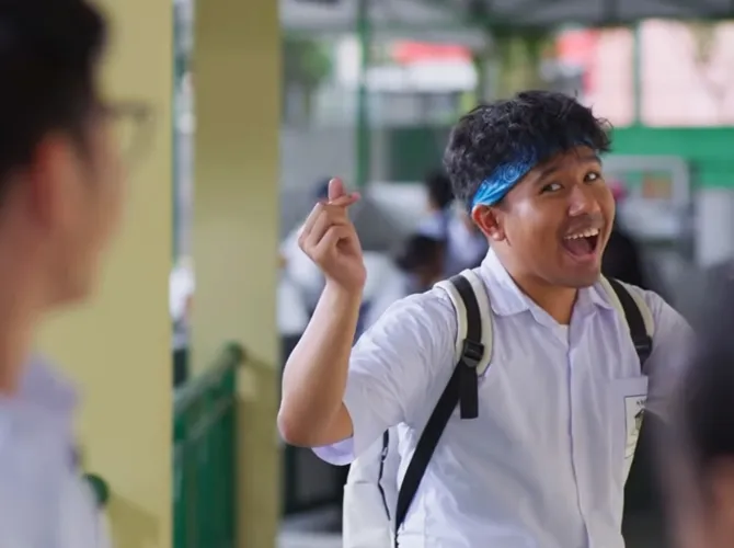 Joshua jadi Dimas, penggemar berat K-Pop. (Courtesy of Starvision Plus)