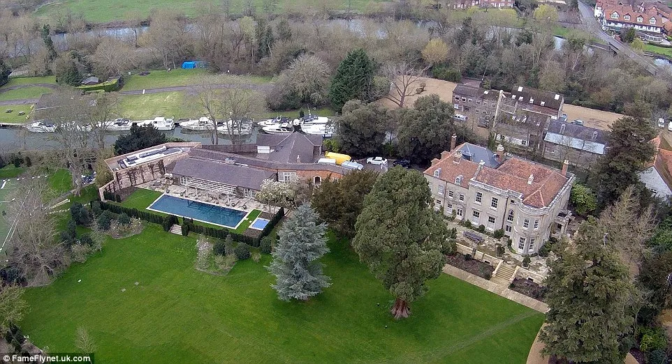 Begini rumah baru George dan Amal Clooney ©fameflynet
