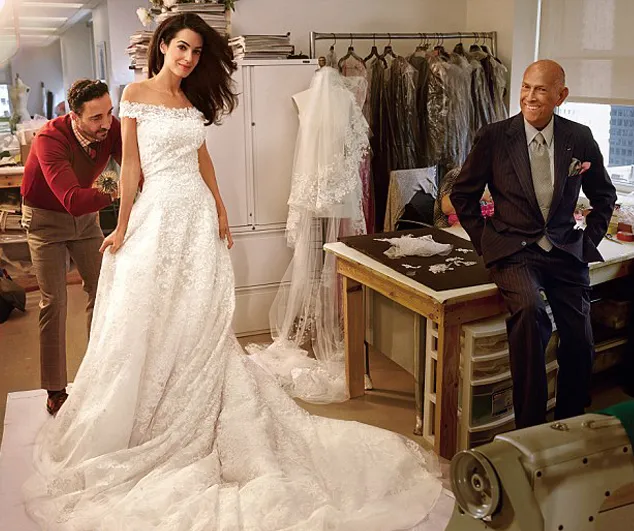 Duplikat gaun pengantin Amal akan segera dijual bebas @ Vogue.com