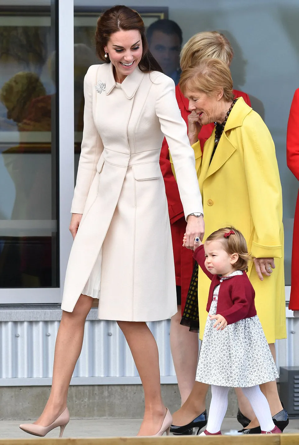 Si kecil Charlotte juga terlihat menggemaskan dengan dress ini © dailymail.co.uk