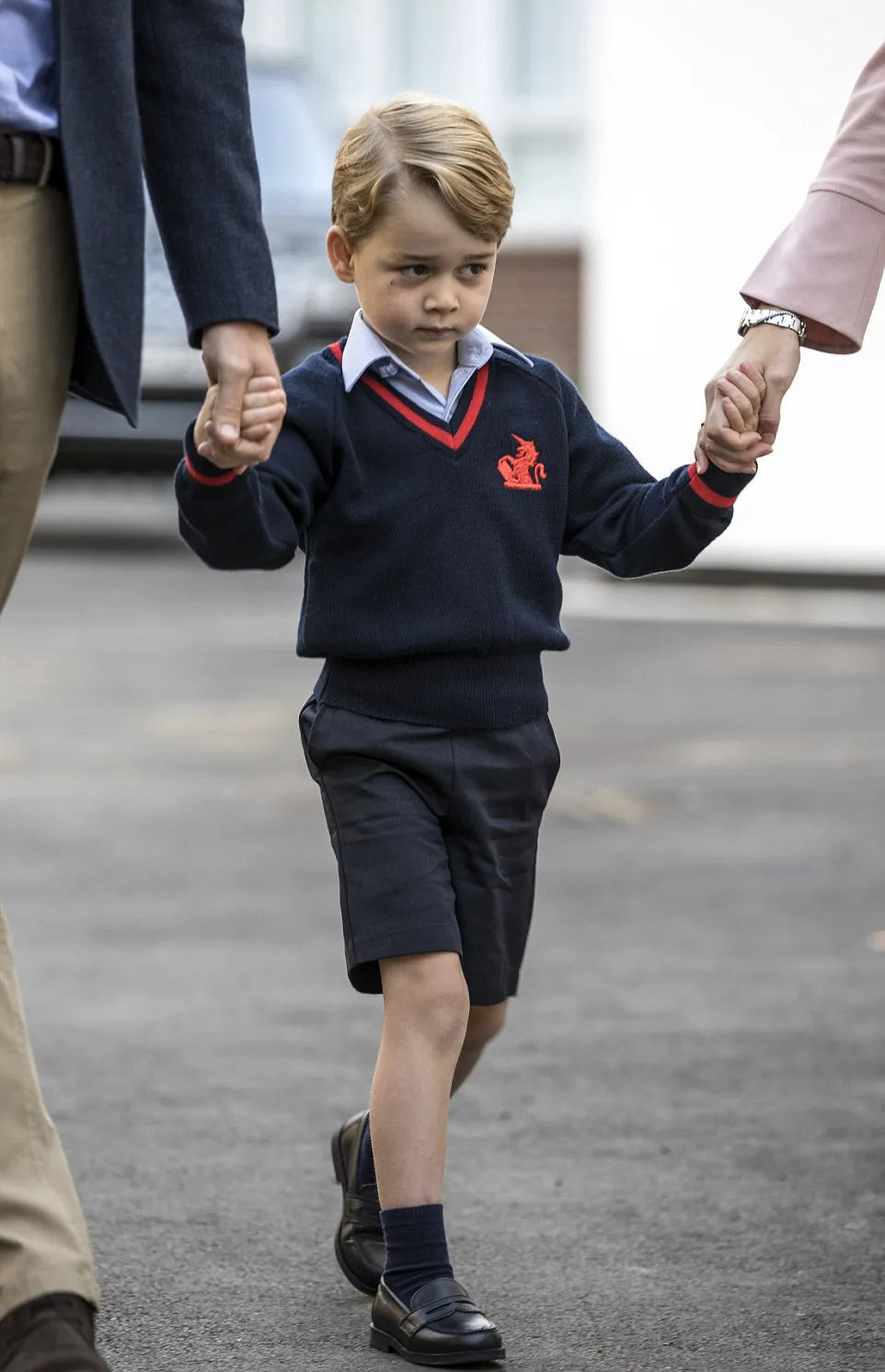 George terlihat ganteng dengan seragamnya © dailymail.co.uk