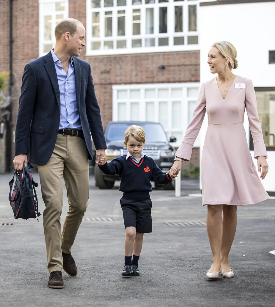 George berangkat sekolah tanpa Kate © dailymail.co.uk