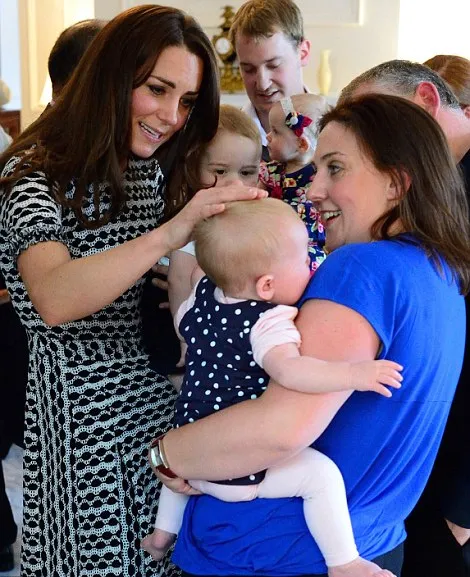 George bikin anak lain menangis @ dailymail.co.uk