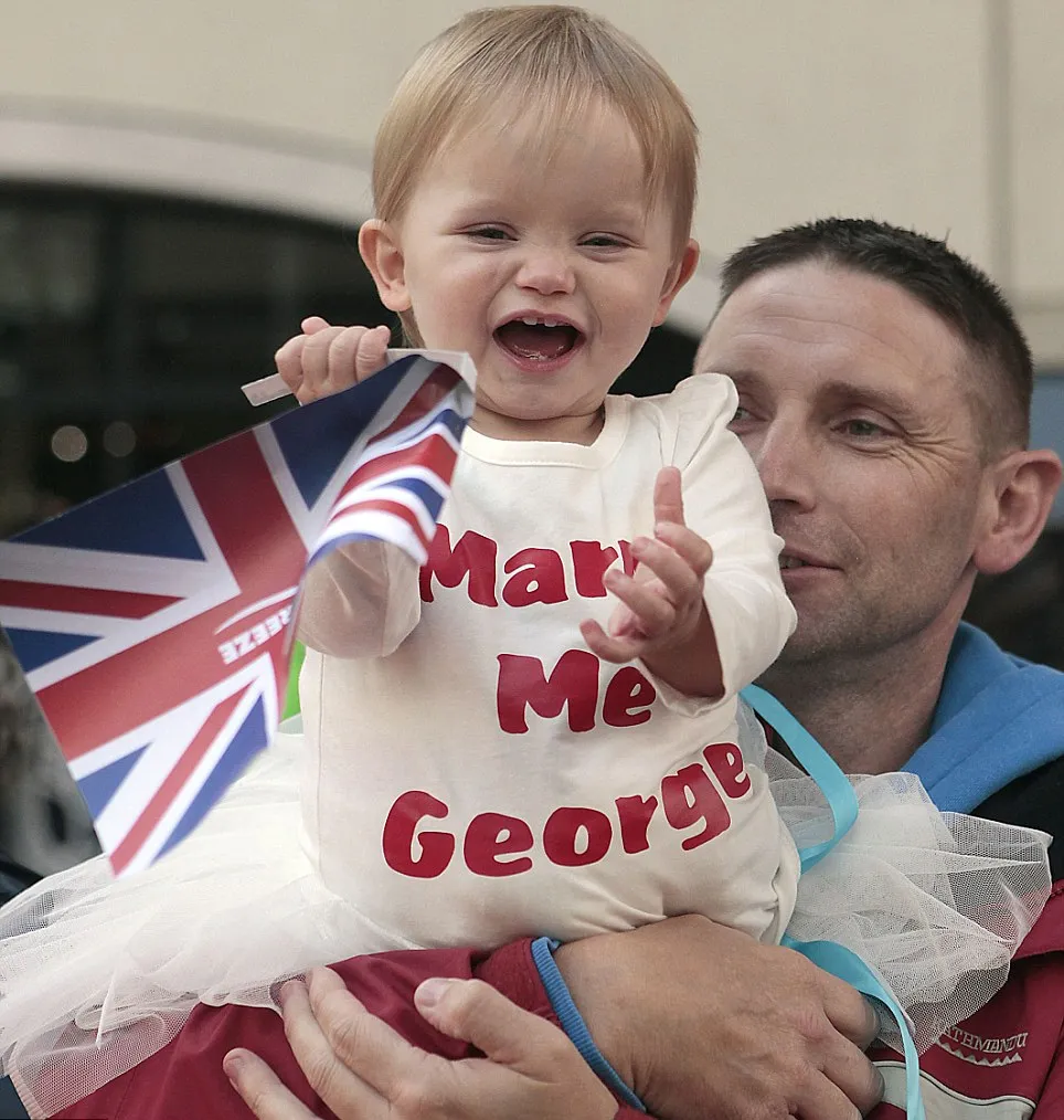 Pangeran George dilamar gadis kecil @ AFP