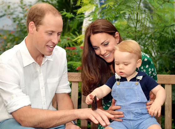 Pangeran George dan kedua orang tuanya @ eonline.com