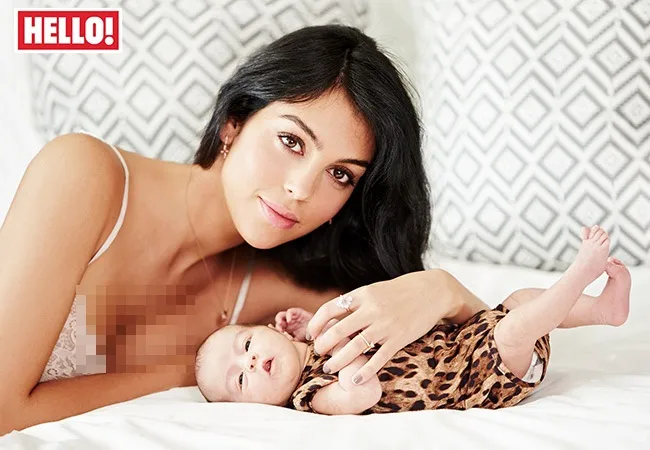 Gergina tunjukkan wajah putrinya dalam pemotretan bersama Hello!. Credit Hello! Magazine