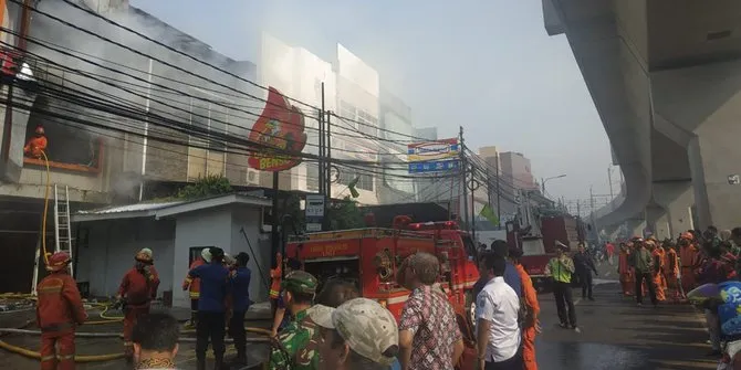 Kedai Geprek Bensu kebakaran © KapanLagi.com