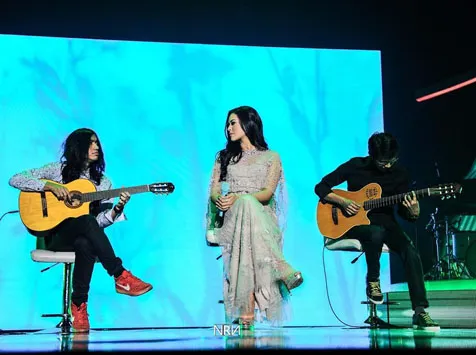 Salah satu aksi Raisa di konser Jatuh Hati bersama Gerald Situmorang dan Tohpati © instagram.com/raisa6690