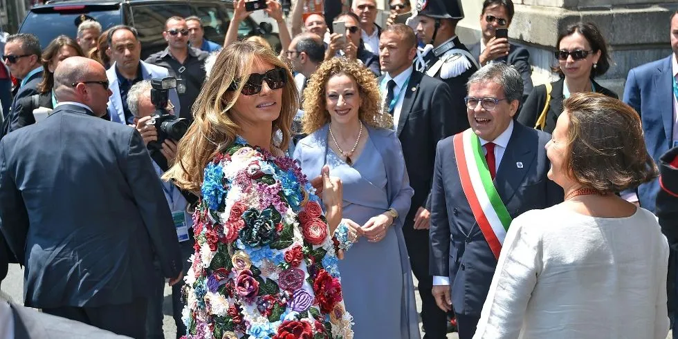 Jaket Dolce & Gabbana Melania Trump dikritik karena harganya terlalu mahal © Teen Vogue