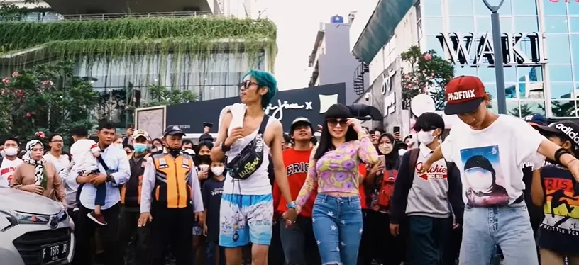 (credit: Youtube.com/Dinar Candy)