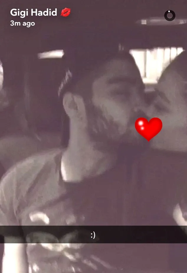 Gigi Hadid cium Zayn © Snapchat/Gigi Hadid