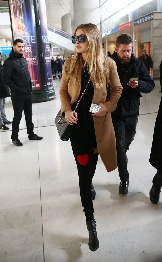 Gigi Hadid ketahuan pajang foto Zayn Malik di wallpaper lockscreen © Mirror.co.uk/Splashnews.com
