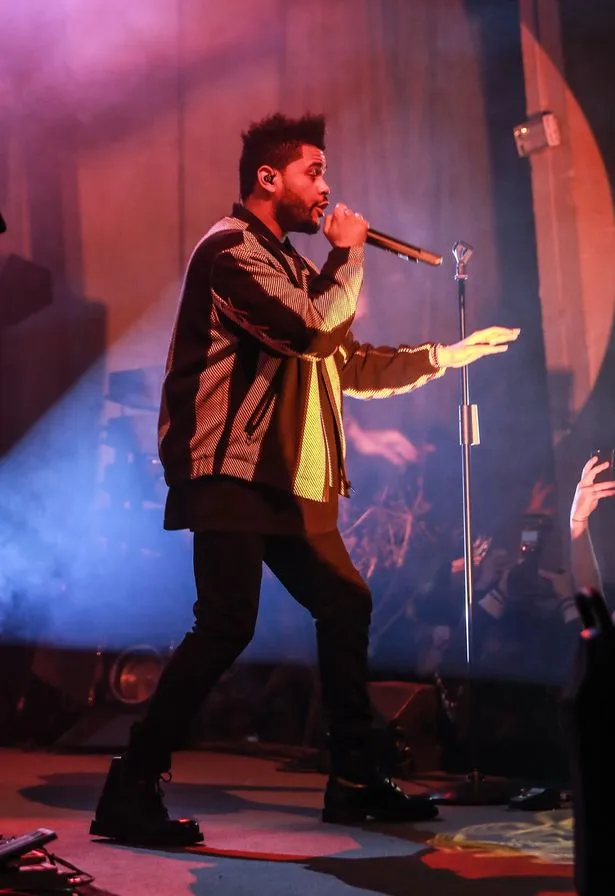 The Weeknd tampil di acara fashion show H&M © Splashnews.com via Mirror.co.uk