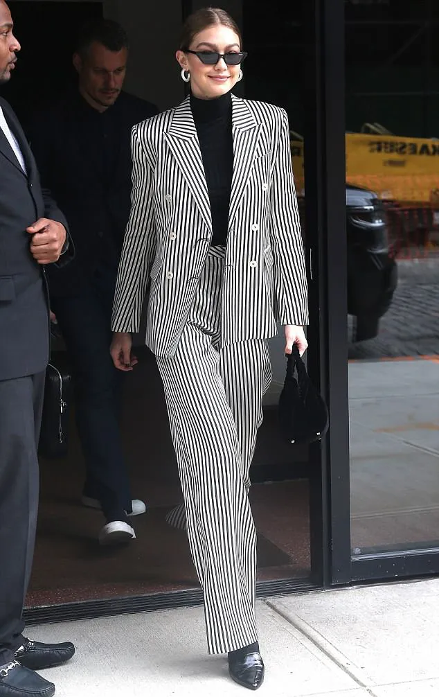 Gigi Hadid dandan formal? Keren banget lho! © BackGrid via dailymail.co.uk