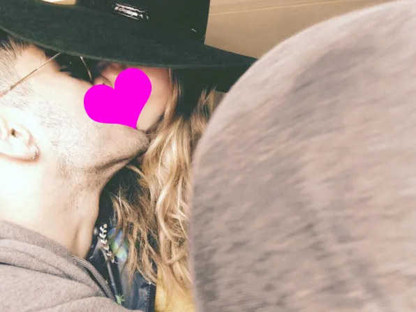 Gigi pamer foto mesra bareng Zayn, bukti mereka masih pacaran! © instagram.com/gigihadid