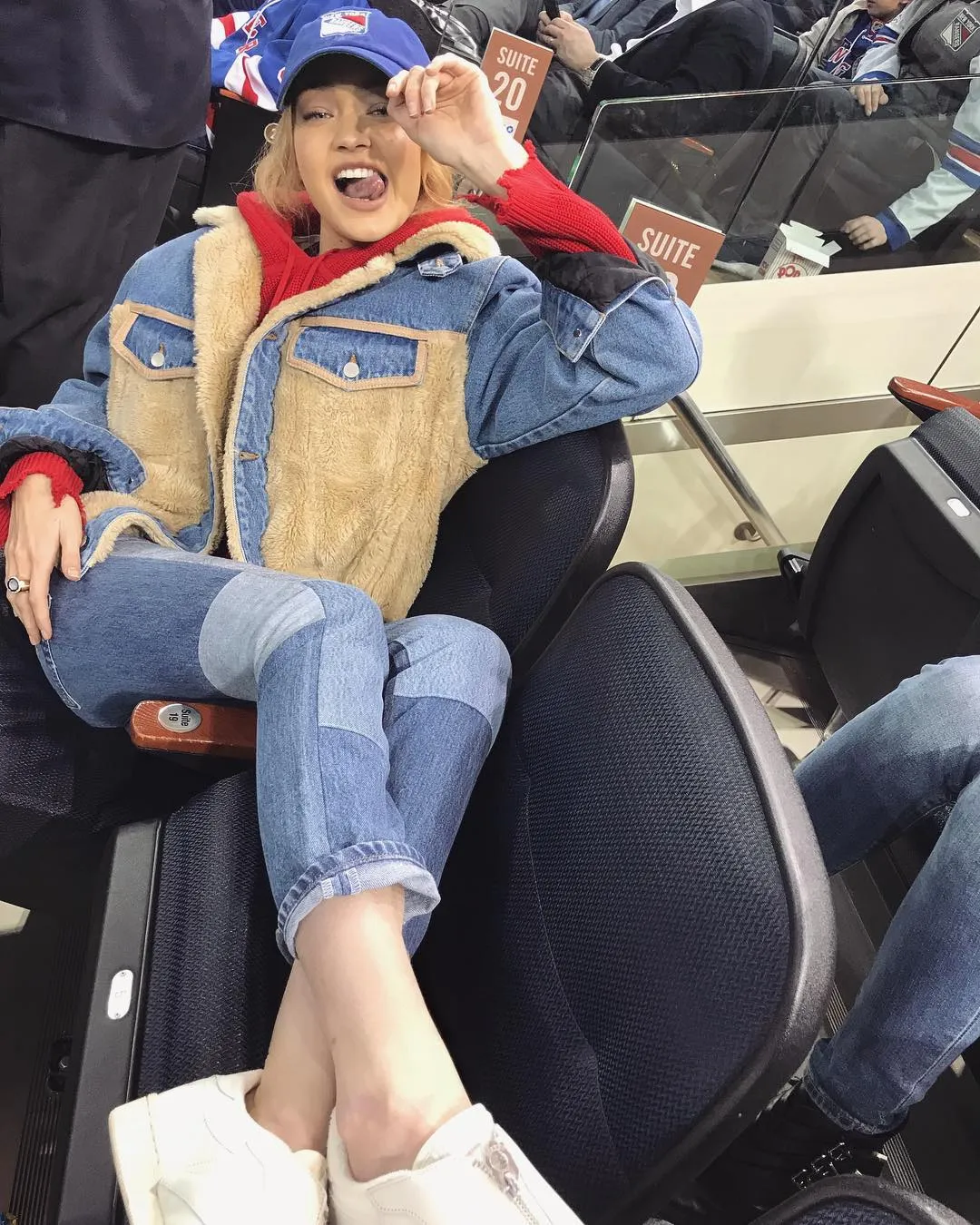Gigi terlihat santai dan bahagia © instagram.com/gigihadid
