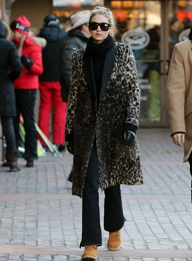 Super stylish dan elegan, Gigi bak sosialita © FameFlynet.com
