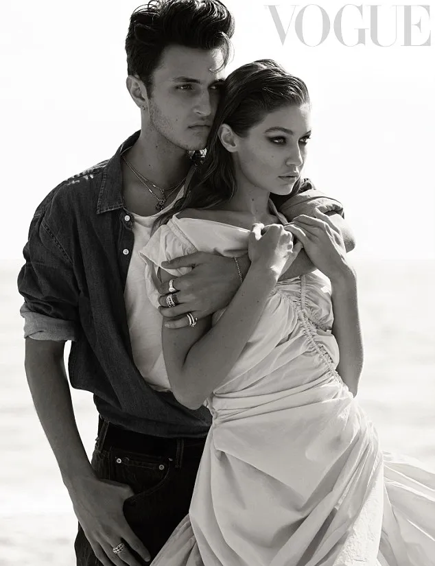 Anwar dan Gigi tampil sempurna dalam photoshoot terbarunya © Vogue
