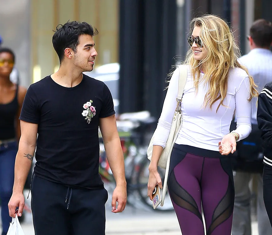 Joe Jonas dan Gigi Hadid dikabarkan akan bertunangan pada akhir tahun © Splashnews.com