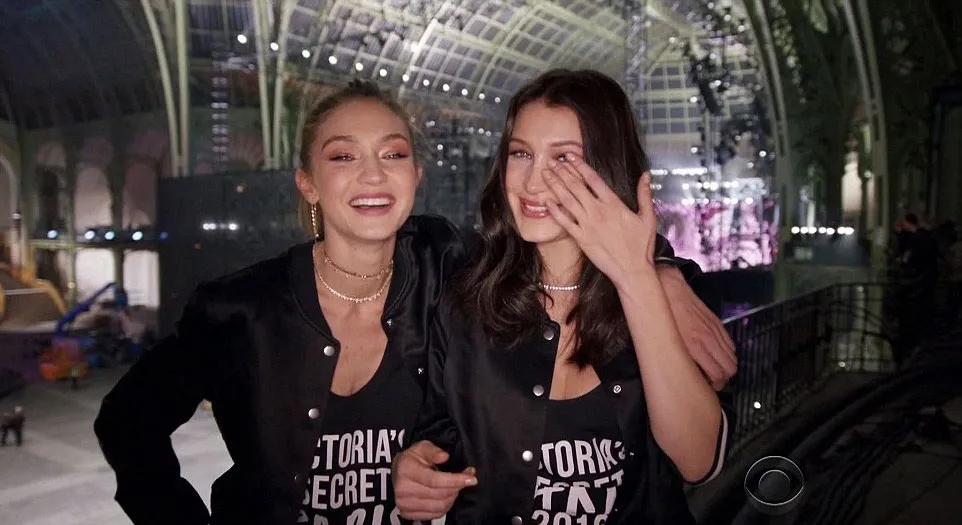 Bella senang adiknya bisa ikutan VSFS juga © CBS via Dailymail.co.uk