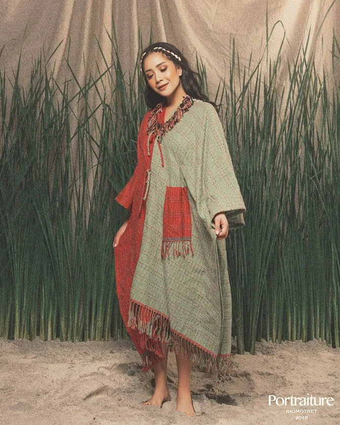 Total look Gigi (Credit: instagram.com/riomotret)