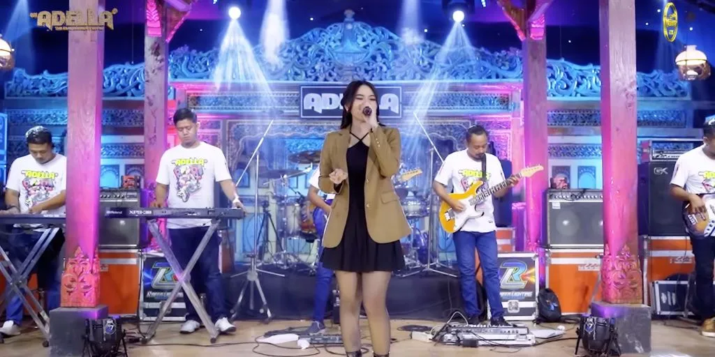 Difarina Indra Adella - Ginio