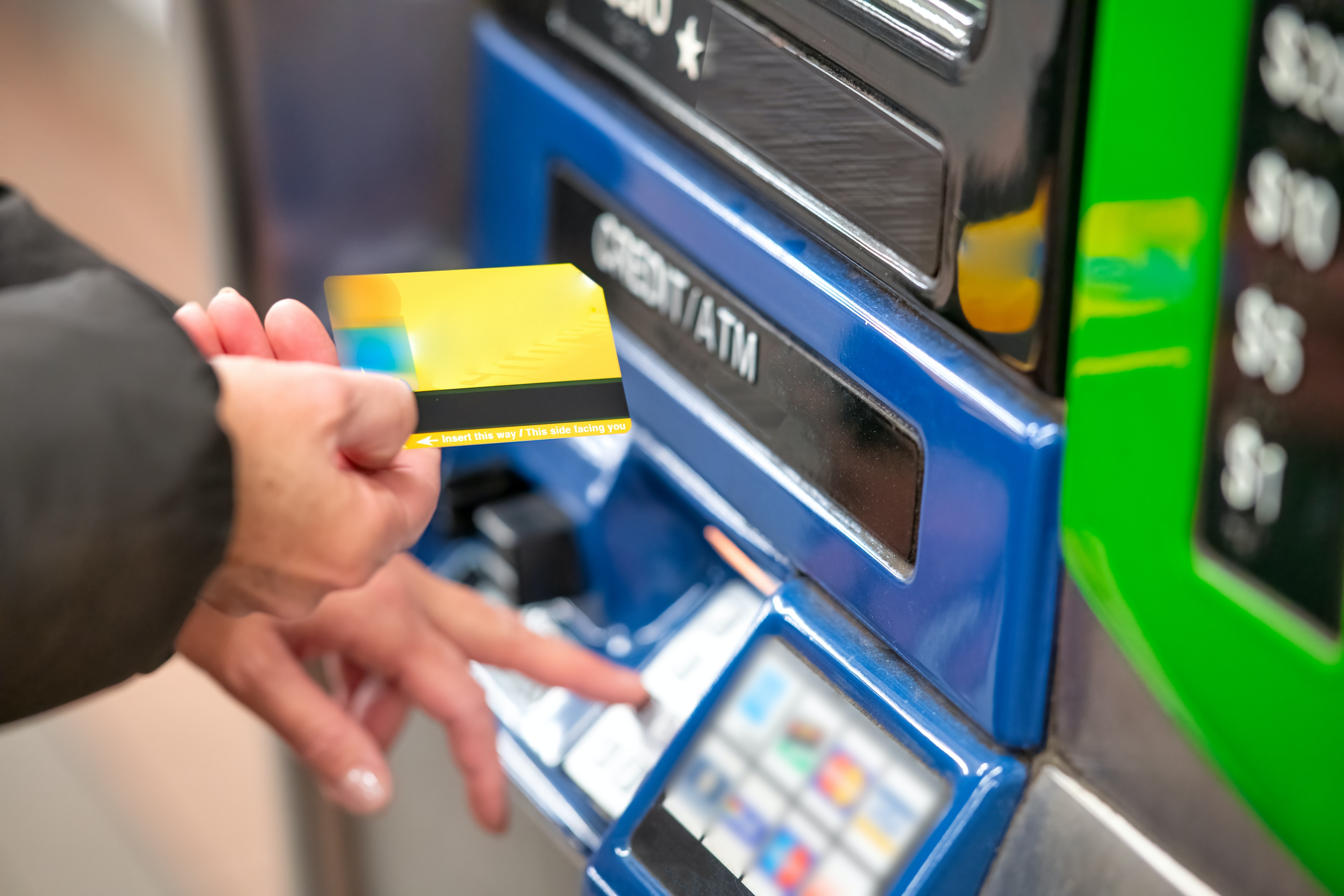 5 Cara Mengeluarkan Kartu ATM yang Tertelan dengan Mudah, Jangan Panik