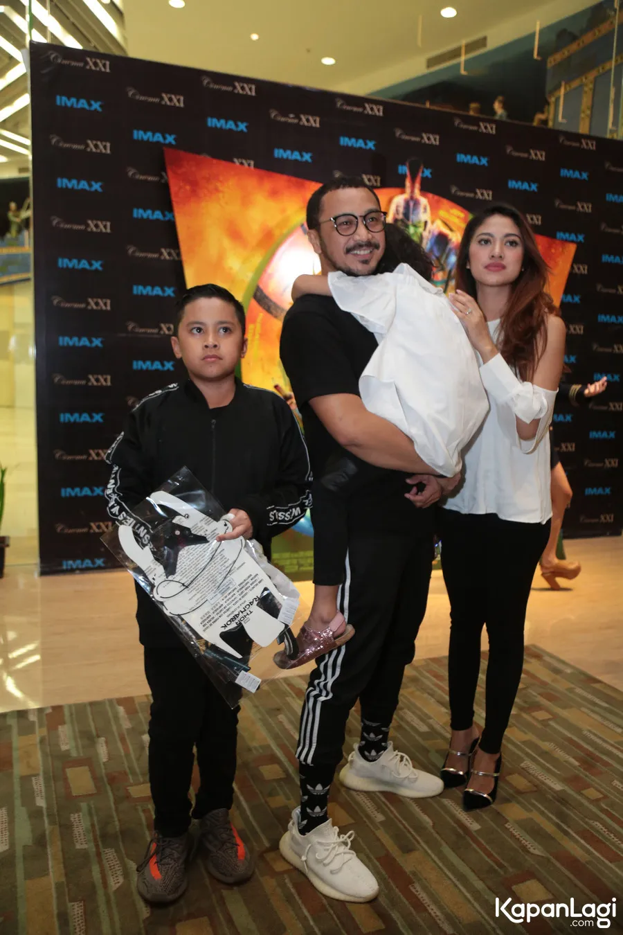 Anak pertama dan kedua bahagia mau punya adik lagi © KapanLagi.com®/Muhammad Akrom Sukarya