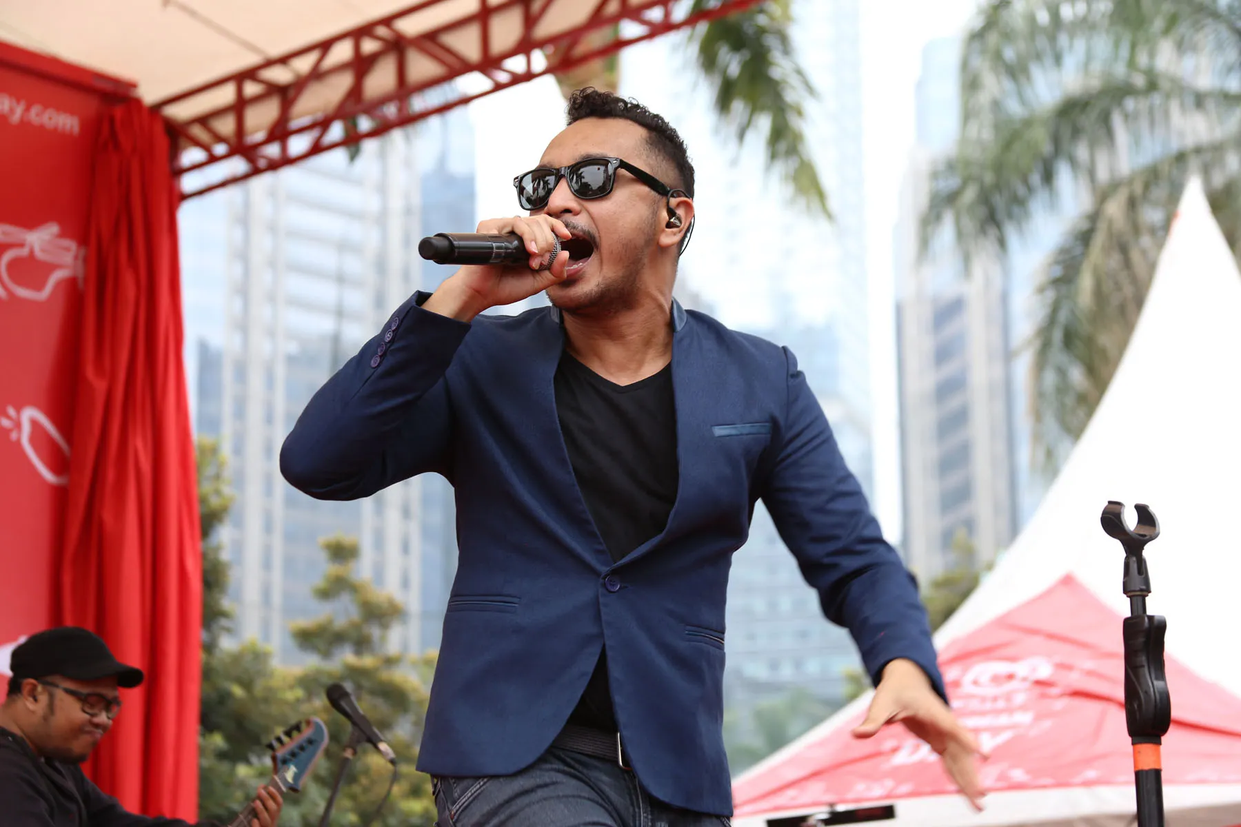 Giring lebih sering tidur dengan Run-D, sang kibordis daripada istri ©KapanLagi.com/Budy Santoso