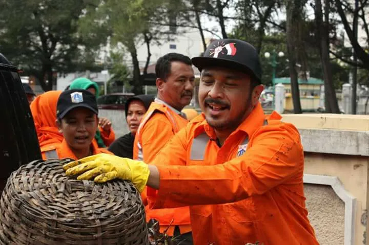Giring tak kapok jadi pasukan orange © FB Dinas Lingkungan Hidup DKI Jakarta