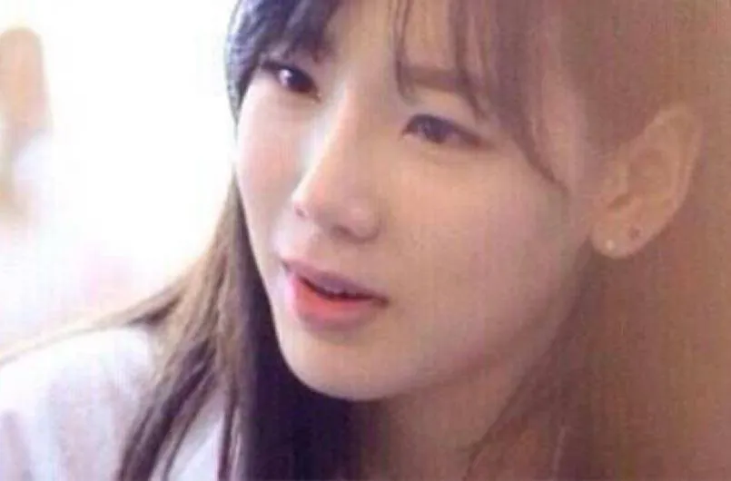 Taeyeon diberitakan menangis dan meminta maaf karena terkuaknya skandal cintanya dan Baekhyun EXO @allkpop.com