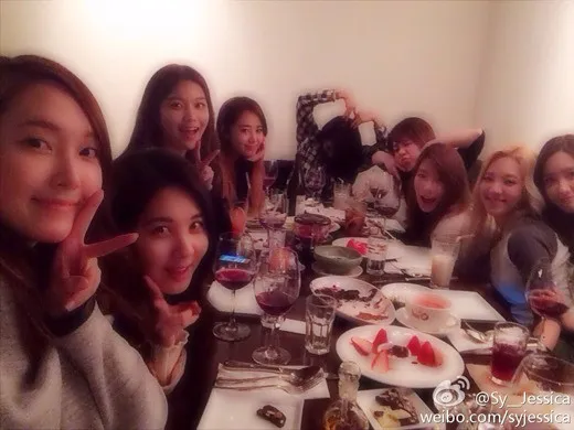 Girls Generation saat makan bersama @soompi.com