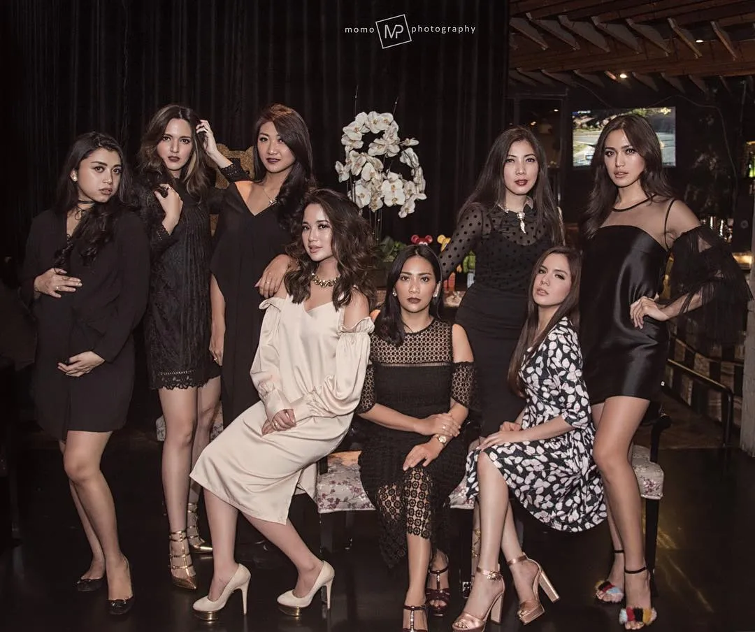 Girlsquad, salah satu geng selebriti. Salah satu ciri khas mereka adalah photoshoot berkonsep unik. (instagram.com/ramadhaniabakrie)