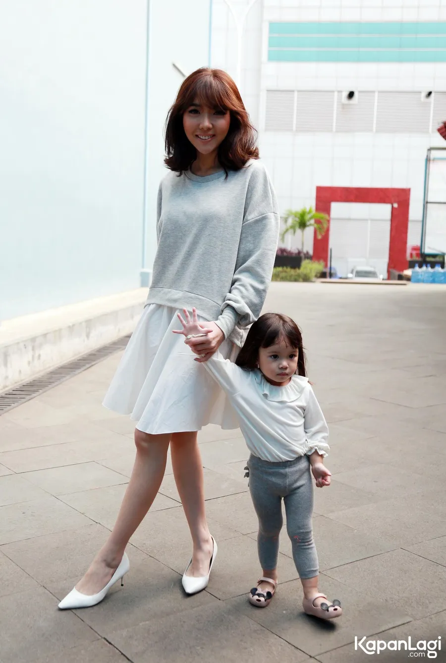 Gisella Anastasia senang kunjungi wisata kota bersejarah © KapanLagi.com®/Muhammad Akrom Sukarya